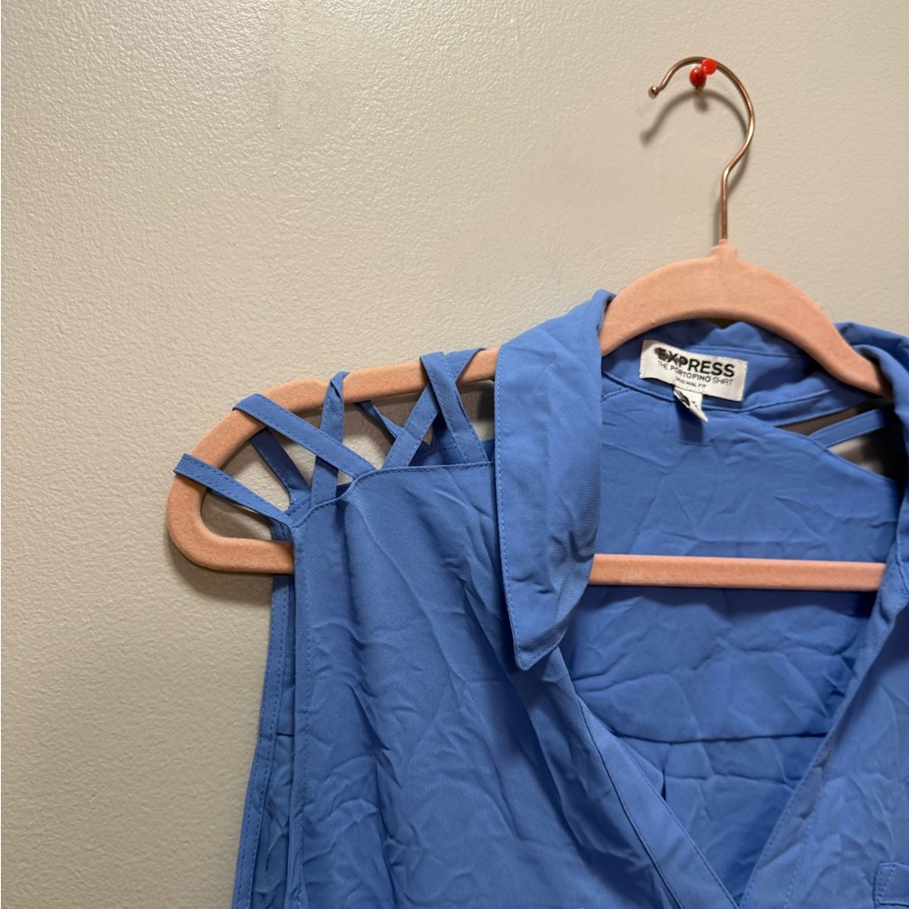 Blue Sleeveless Button-Up Top - Picture 2 of 4